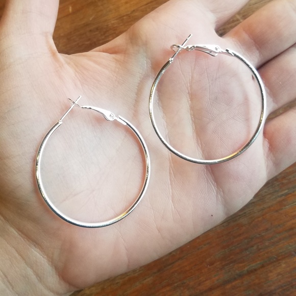 Jewelry - NWOT 4cm Silver Hoop Earrings